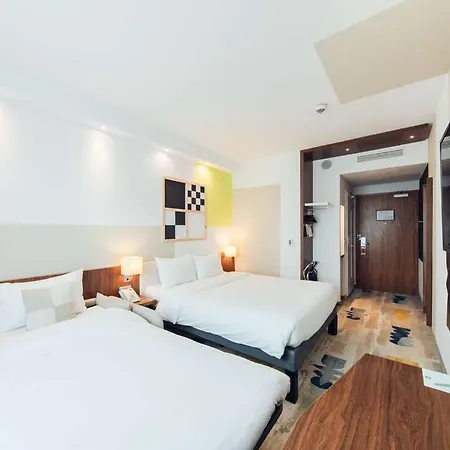Ibis Styles Warszawa Airport Hotel Exterior photo