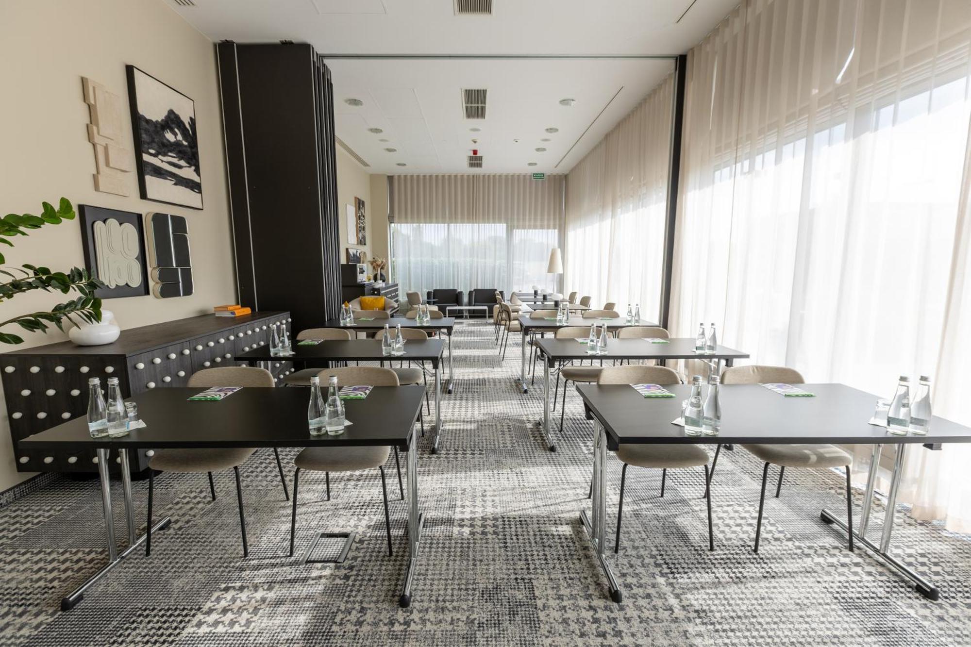 Ibis Styles Airport